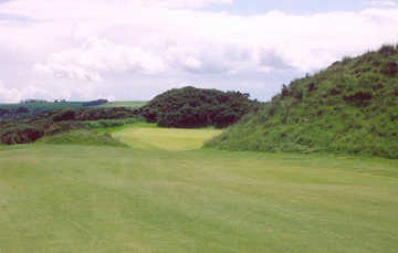 St. Andrews: Jubilee - 15th green ( Photo by Kiel Christianson )