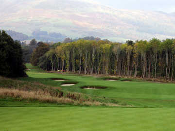 The eighth hole at The Carrick offers a stunning southern Highlands backdrop. ( Photo by Brandon Tucker )
