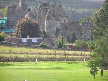 Falkland Golf Club: Falkland Pallace seen from the 9th hole